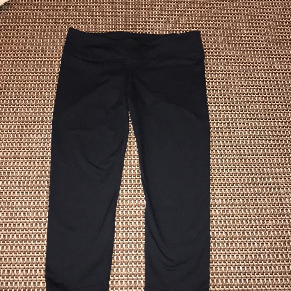 Fablatics women’s cropped work out pants medium
